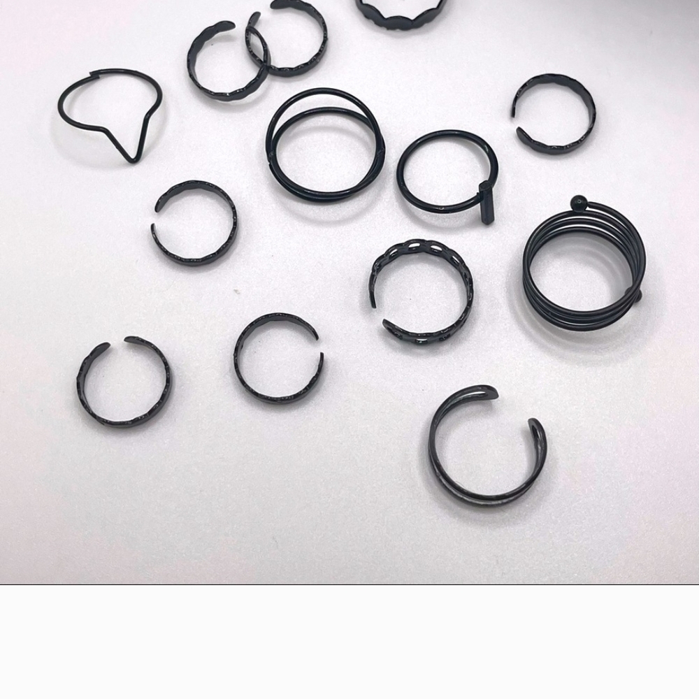 Elegant Black Ring Set